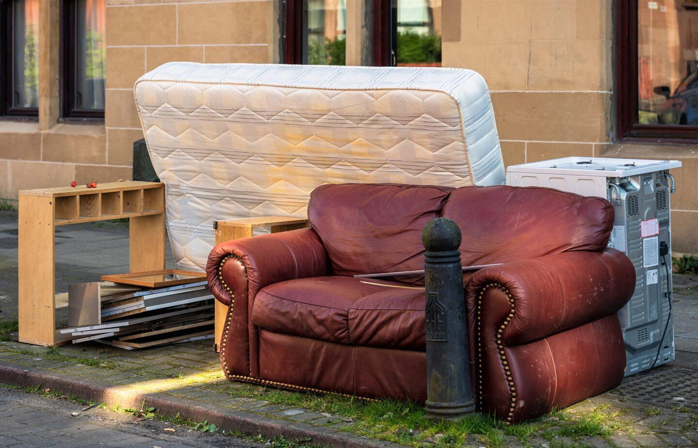 Junk Removal, Appliance, Furniture, Treadmill, TV, Refrigerator, Mattress, Boxspring in Tacoma, Lakewood, Spanaway, Graham, Orting, Bonney Lake, Tahaleh, Sumner, Puyallup, South Hill, Federal Way, Auburn, Edgewood, Milton, Parkland, Fife
